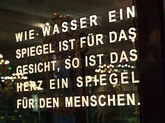 Wie Wasser ein Spiegel ist für das Gesicht, so ist das Herz ein Spiegel für den Menschen, Spruch im Stiftsmuseum