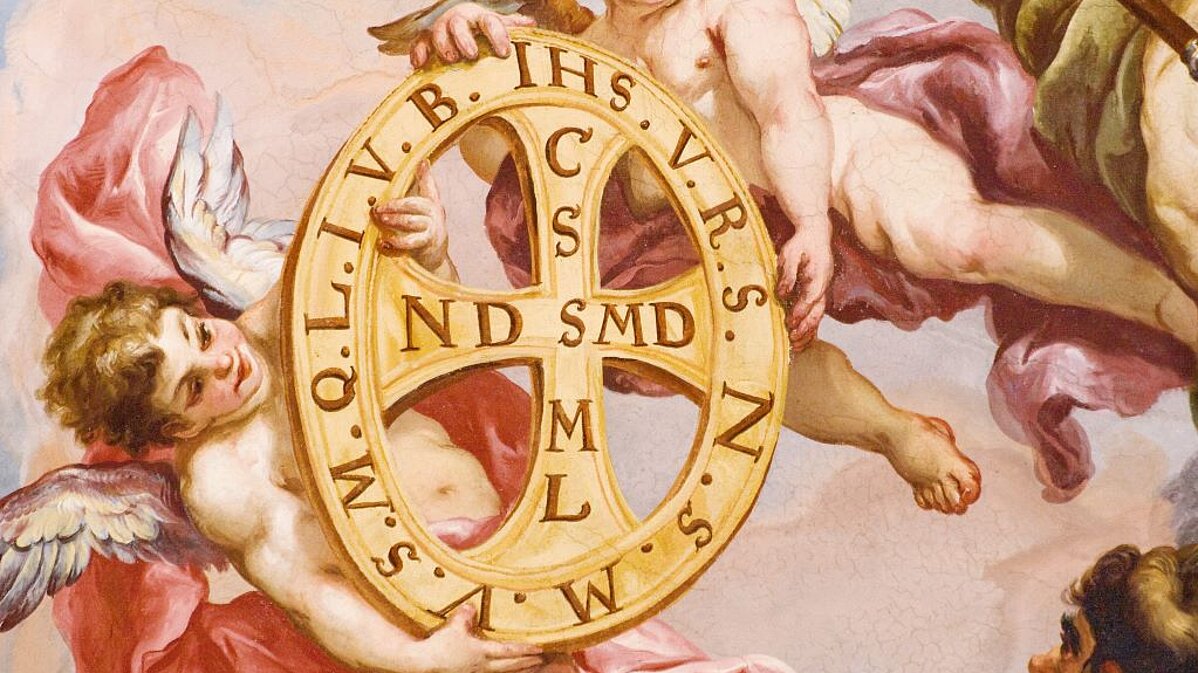 Benediktuskreuz Detail Deckenfresko Stiftskirche