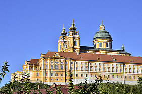 Südansicht des Stiftes, Türme, Kuppel