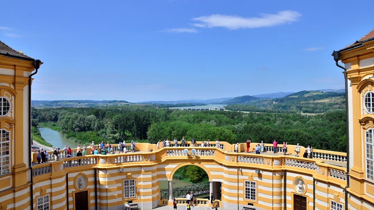 Aussicht Richtung Westen, Altane und Donau im Hintergrund