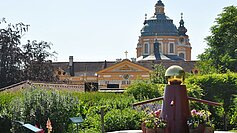 [Translate to English:] Paradiesgarten Blick auf Stift Melk
