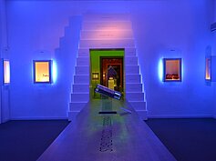 Stiftsmuseum, Raum mit einfachen Symbolen über das Leben des Hl. Benedikt