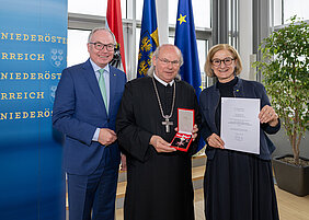 Überreichung der Ehrenzeichen Landhaus NÖ Abt Georg Wilfinger